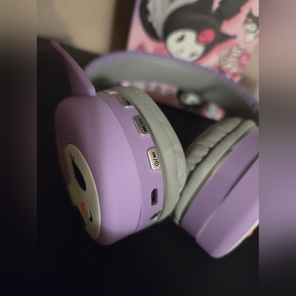 Sanrio Kuromi Wireless Headphones - Picture 4 of 8